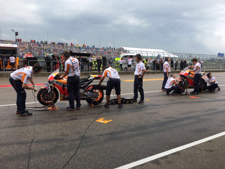 Механики Repsol Honda приготовили для Маркеса особый набор шин, который выиграл эту гонку Механики Repsol Honda приготовили для Маркеса особый набор шин, который выиграл эту гонку